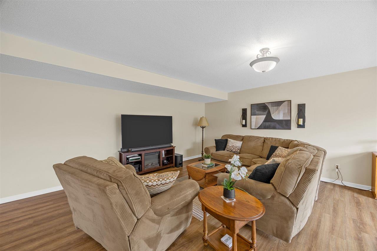 1926 Meadow Ridge Lane Iowa City IA 52245