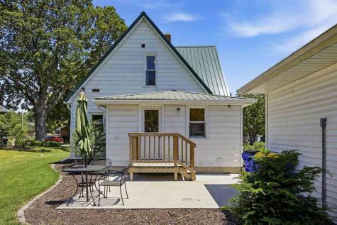 721 6th Street Kalona IA 52247