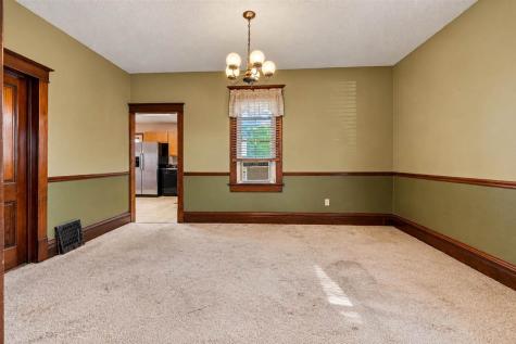 609 W 1st Avenue Dyersville IA 52040