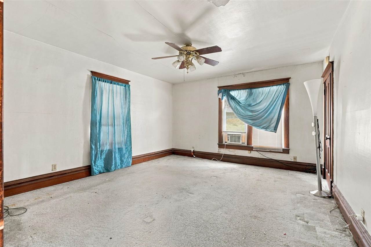 609 W 1st Avenue Dyersville IA 52040