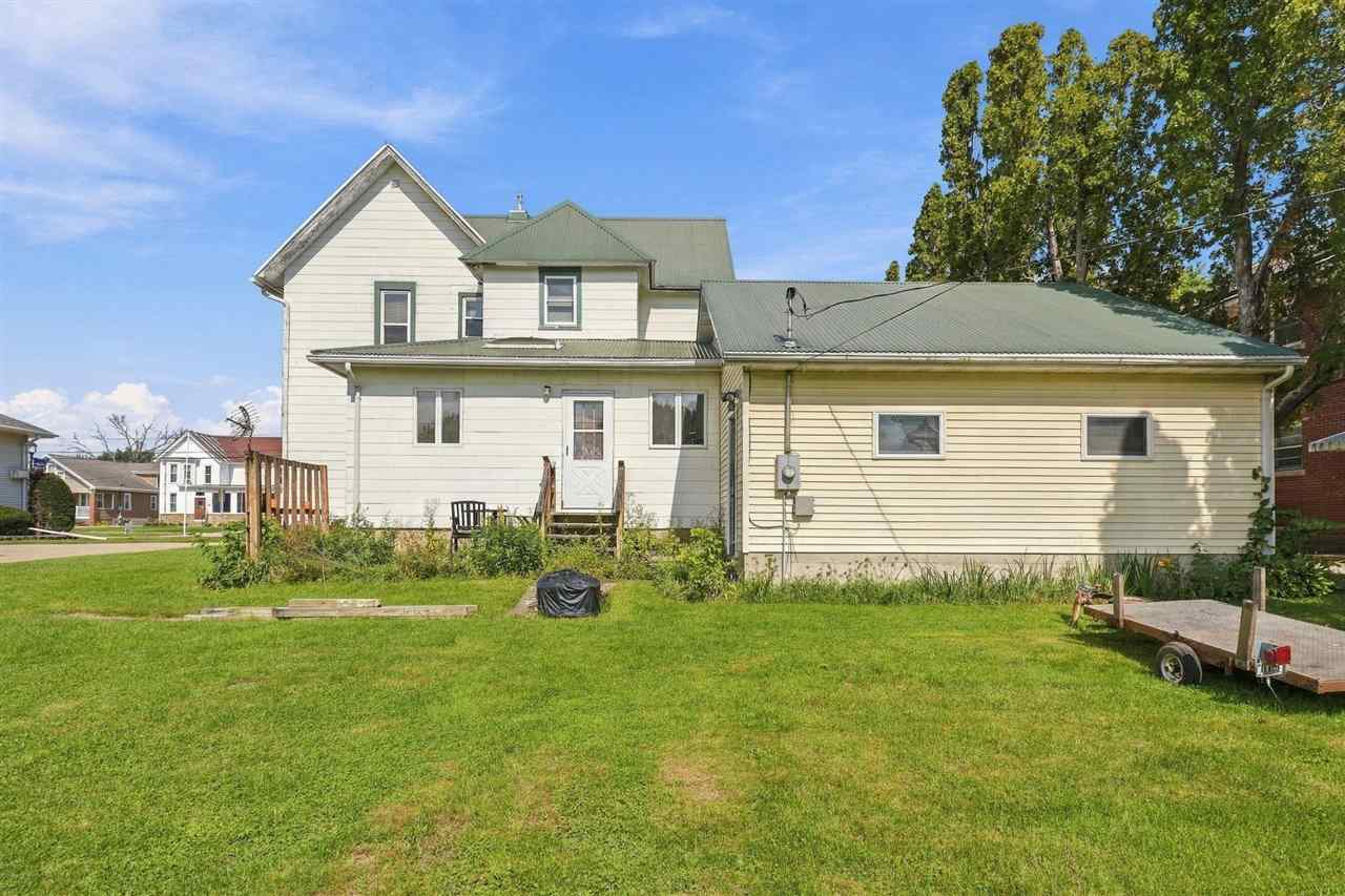 609 W 1st Avenue Dyersville IA 52040