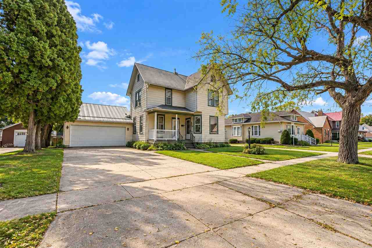609 W 1st Avenue Dyersville IA 52040