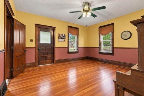 609 W 1st Avenue Dyersville IA 52040