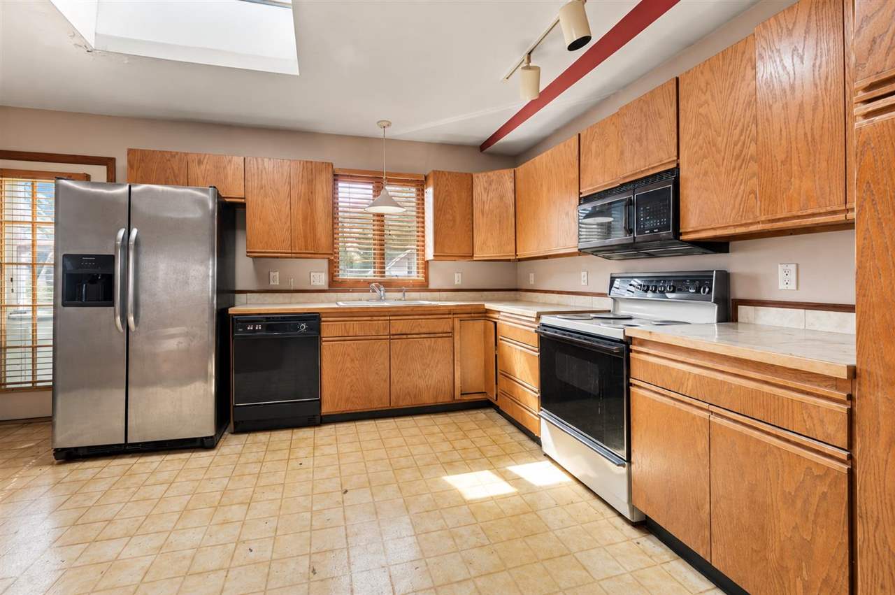 609 W 1st Avenue Dyersville IA 52040