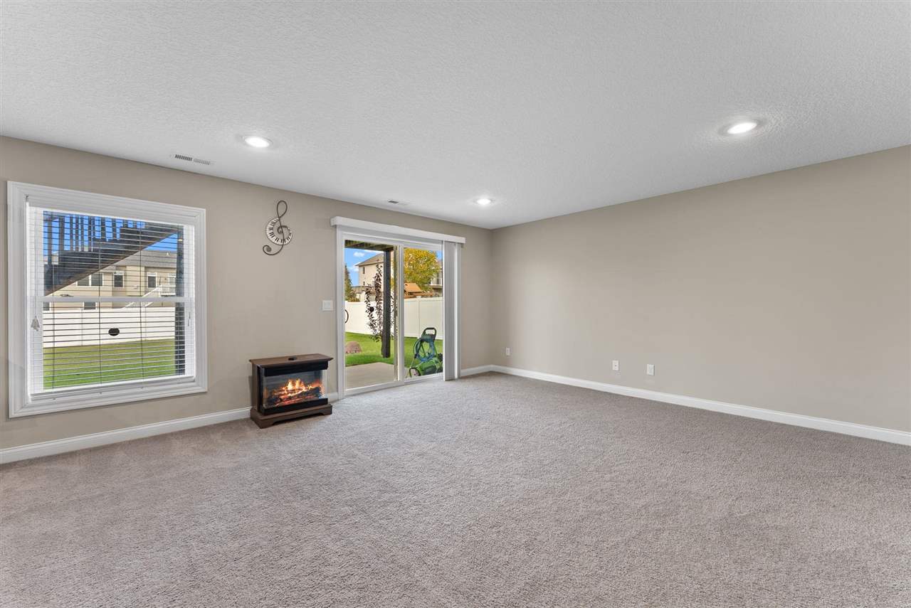 4390 Tranquility Trail Bettendorf IA 52722