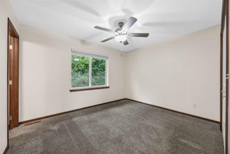 2012 SW Holly Meadow Avenue Cedar Rapids IA 52404