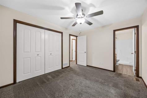 2012 SW Holly Meadow Avenue Cedar Rapids IA 52404