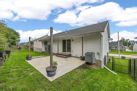 2012 SW Holly Meadow Avenue Cedar Rapids IA 52404