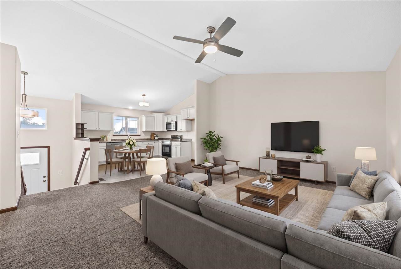 2012 SW Holly Meadow Avenue Cedar Rapids IA 52404