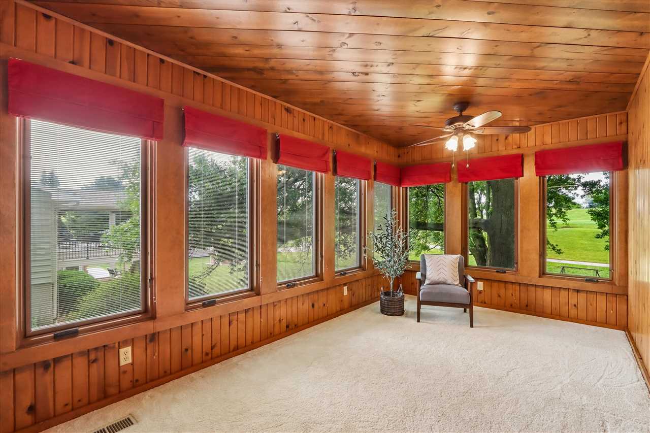 128 Country Club Road Williamsburg IA 52361