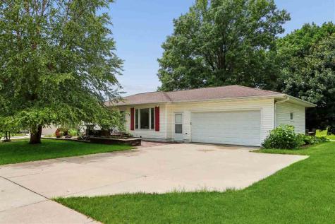128 Country Club Road Williamsburg IA 52361