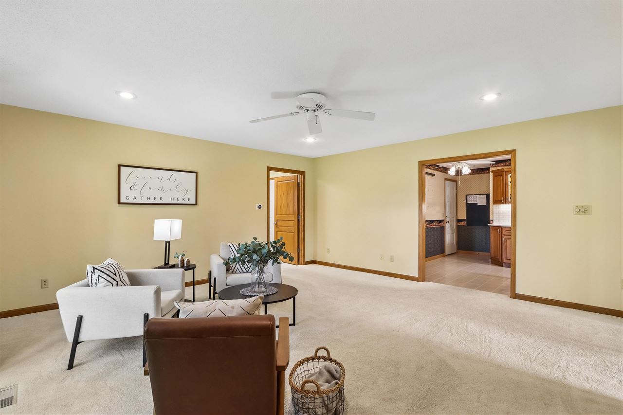 128 Country Club Road Williamsburg IA 52361