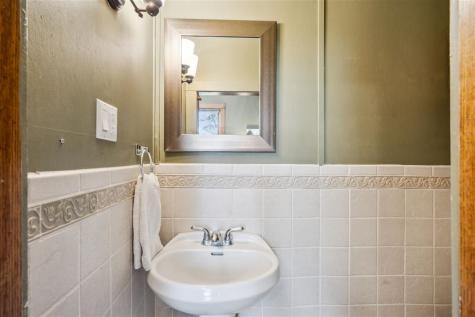 1715 7th Avenue Belle Plaine IA 52208