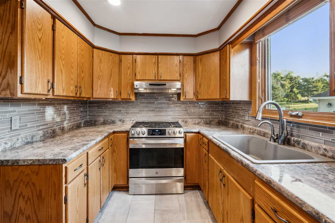 1715 7th Avenue Belle Plaine IA 52208