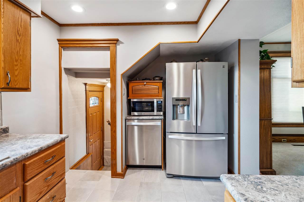 1715 7th Avenue Belle Plaine IA 52208