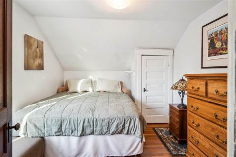 1715 7th Avenue Belle Plaine IA 52208