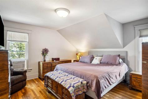 1715 7th Avenue Belle Plaine IA 52208