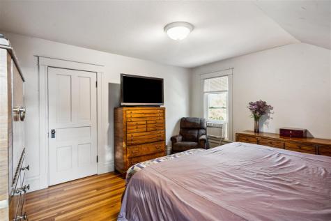 1715 7th Avenue Belle Plaine IA 52208