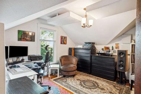 1715 7th Avenue Belle Plaine IA 52208