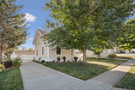 1715 7th Avenue Belle Plaine IA 52208