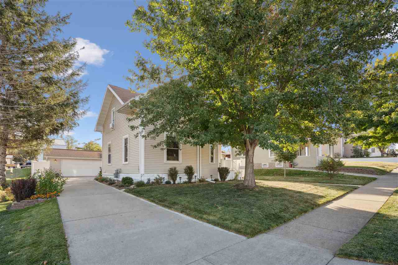 1715 7th Avenue Belle Plaine IA 52208