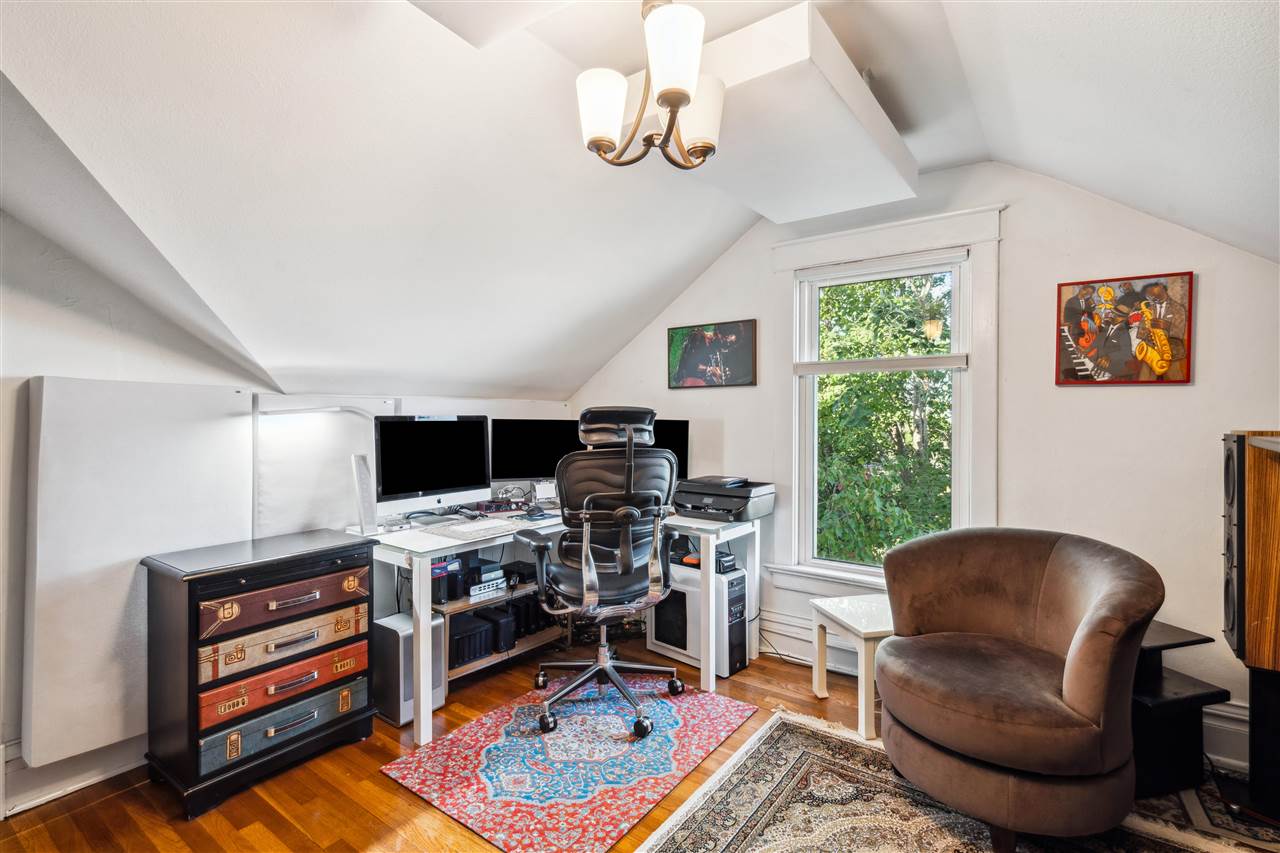 1715 7th Avenue Belle Plaine IA 52208