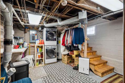 1715 7th Avenue Belle Plaine IA 52208