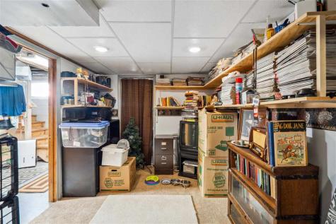 1715 7th Avenue Belle Plaine IA 52208