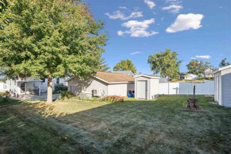 1715 7th Avenue Belle Plaine IA 52208