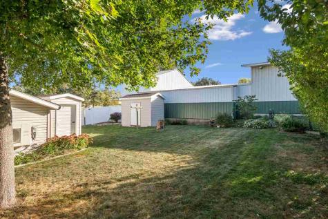 1715 7th Avenue Belle Plaine IA 52208