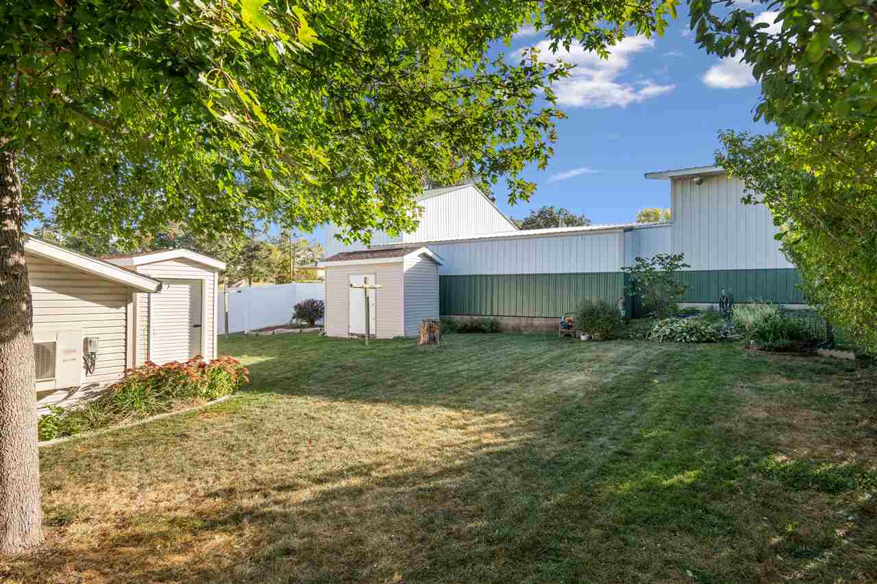 1715 7th Avenue Belle Plaine IA 52208