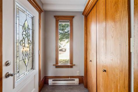 1715 7th Avenue Belle Plaine IA 52208