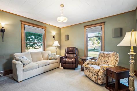 1715 7th Avenue Belle Plaine IA 52208