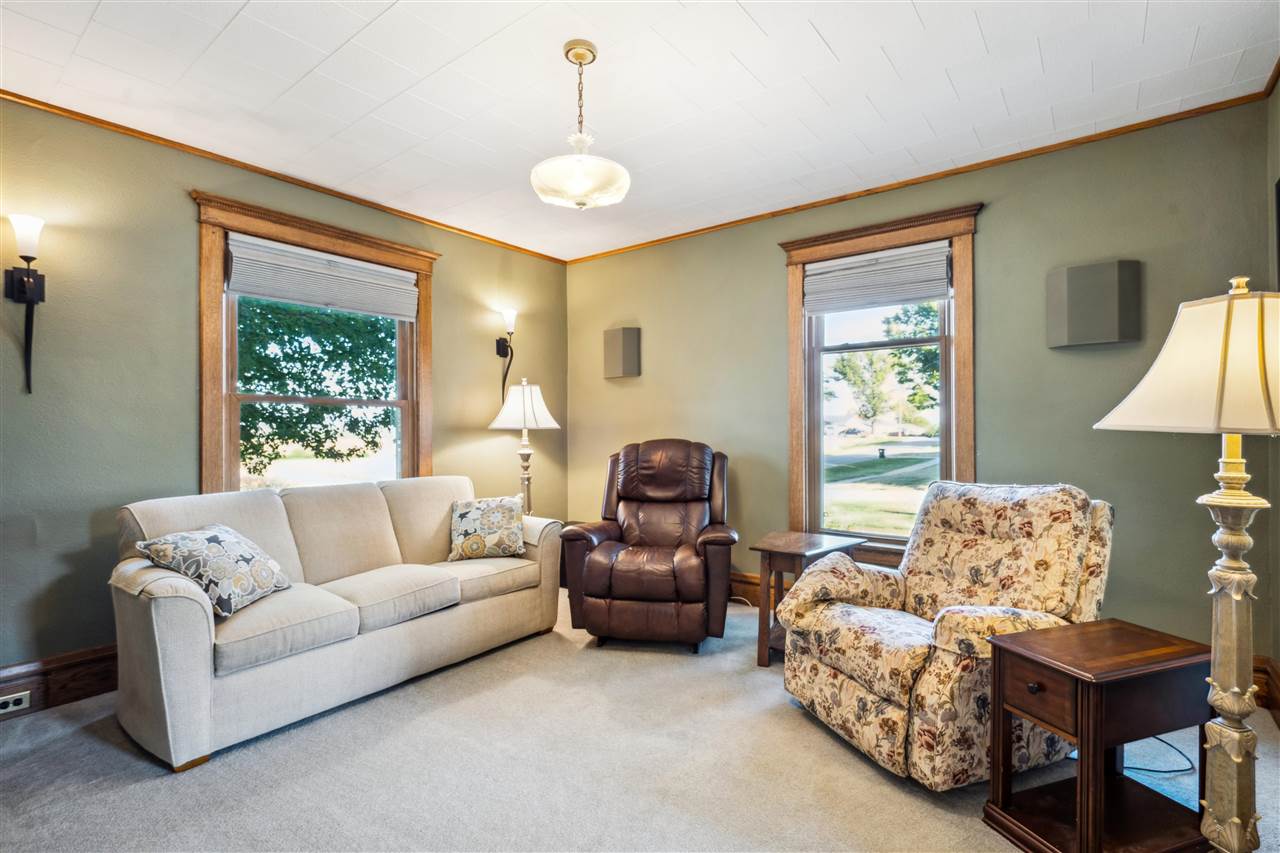 1715 7th Avenue Belle Plaine IA 52208