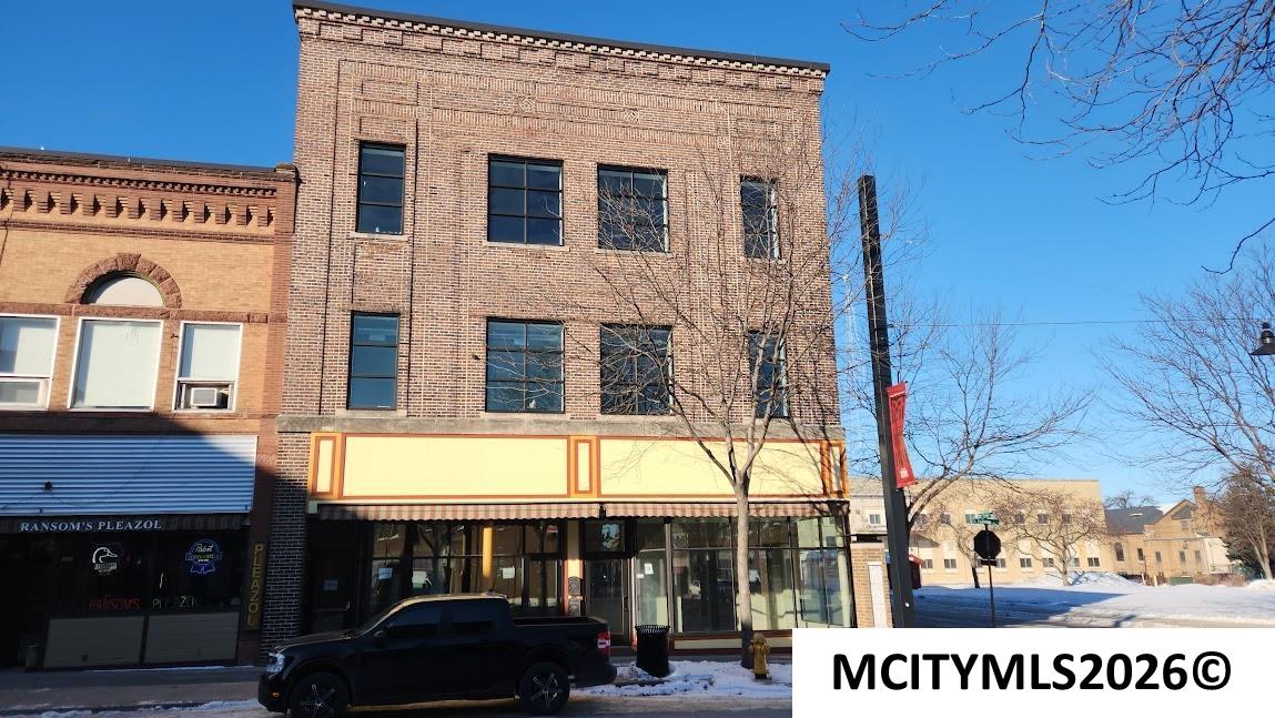 122-124 N Federal Mason City IA 50401