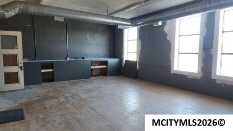 122-124 N Federal Mason City IA 50401