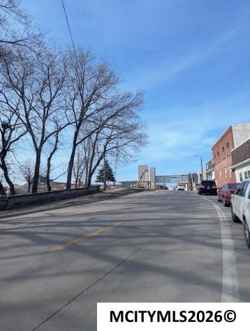 335-339 S Delaware Mason City IA 50401