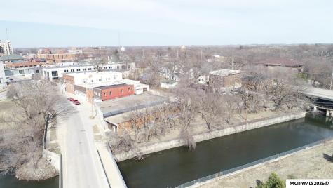 335-339 S Delaware Mason City IA 50401