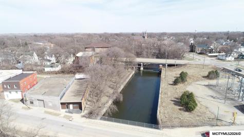 335-339 S Delaware Mason City IA 50401