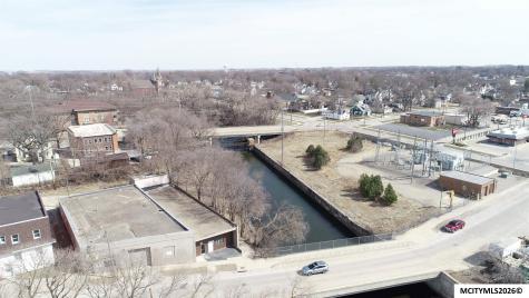 335-339 S Delaware Mason City IA 50401