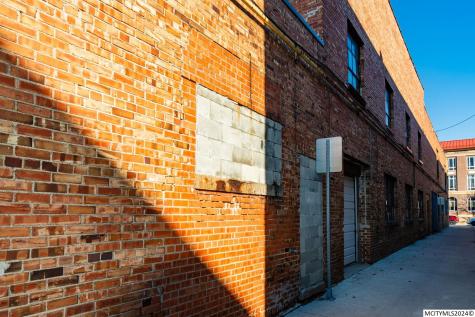 214 N Delaware Mason City IA 50401