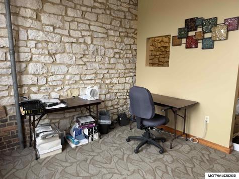 17 N Federal #19 Mason City IA 50401
