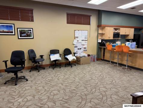 17 N Federal #19 Mason City IA 50401