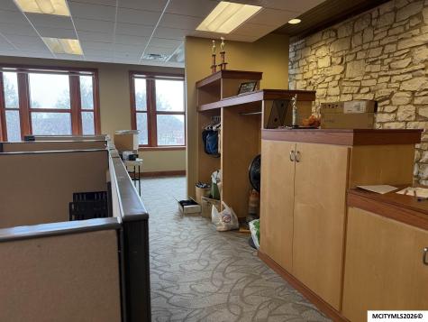 17 N Federal #19 Mason City IA 50401