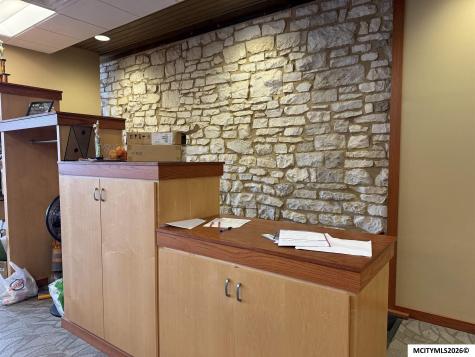 17 N Federal #19 Mason City IA 50401