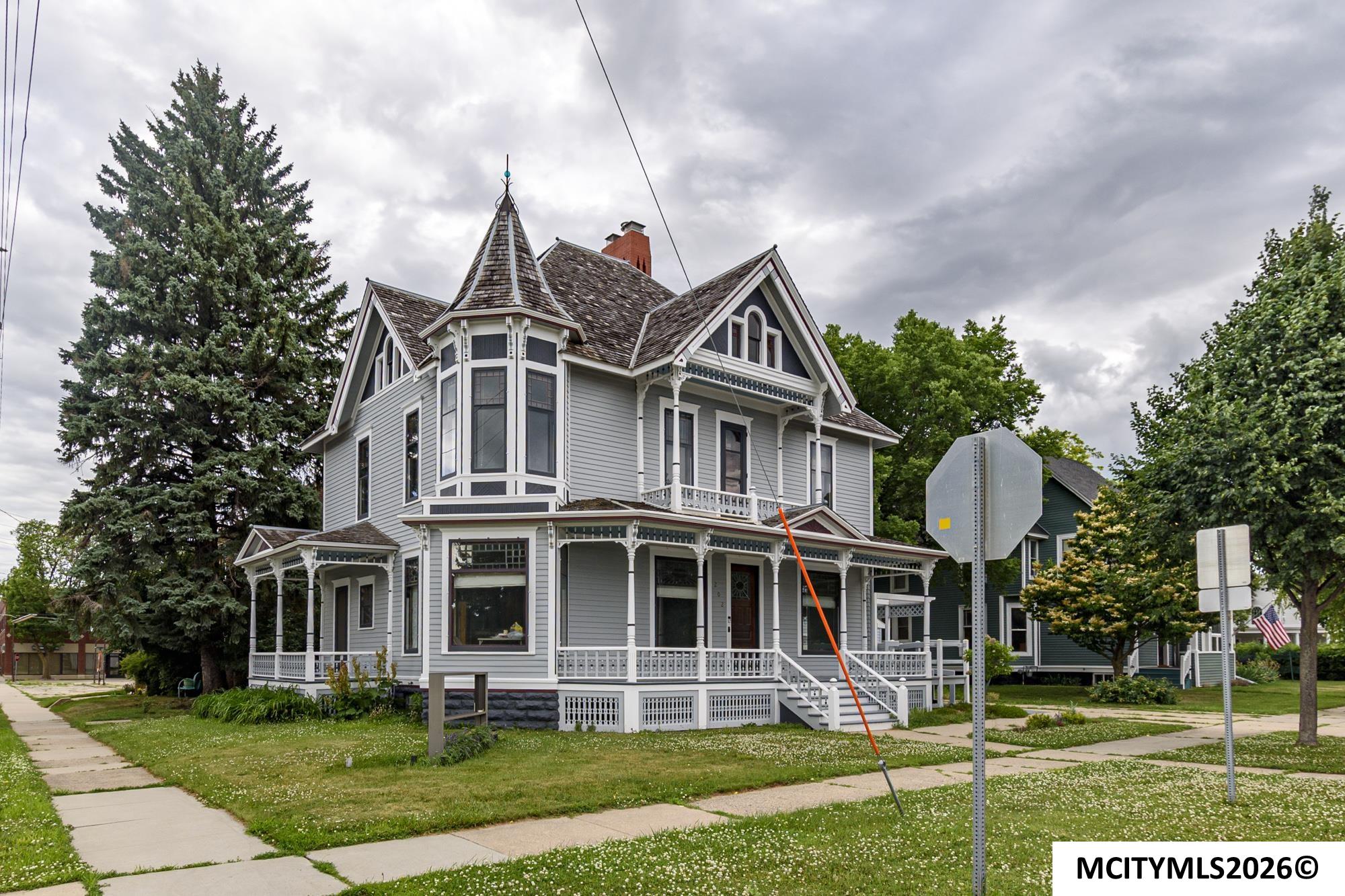 202 2nd SE Mason City IA 50401