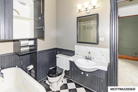 202 2nd SE Mason City IA 50401