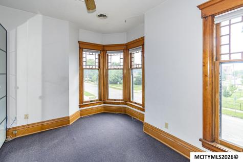 202 2nd SE Mason City IA 50401