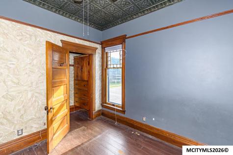 202 2nd SE Mason City IA 50401