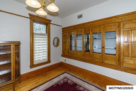 202 2nd SE Mason City IA 50401